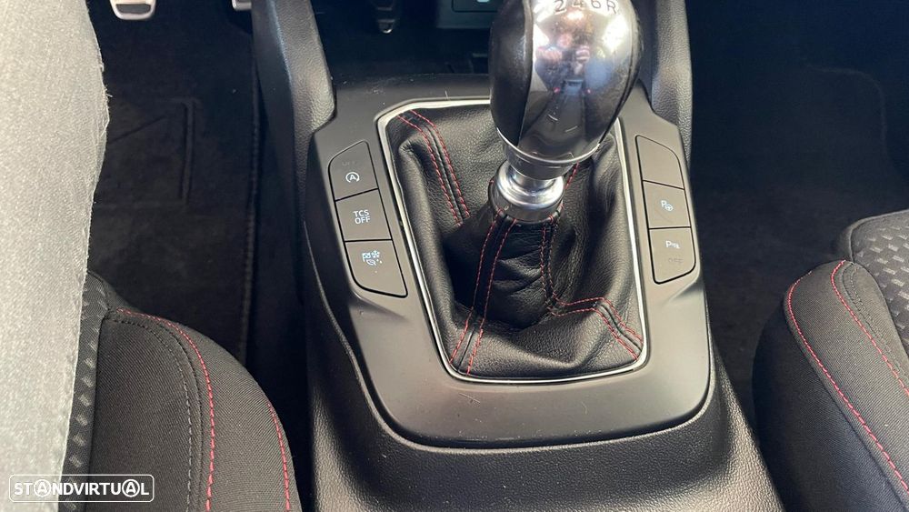 Ford Focus 1.0 EcoBoost S&S ST-LINE - 15