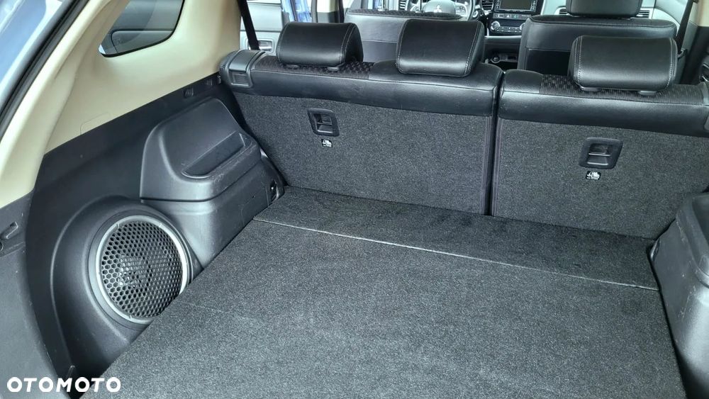 Mitsubishi Outlander - 16