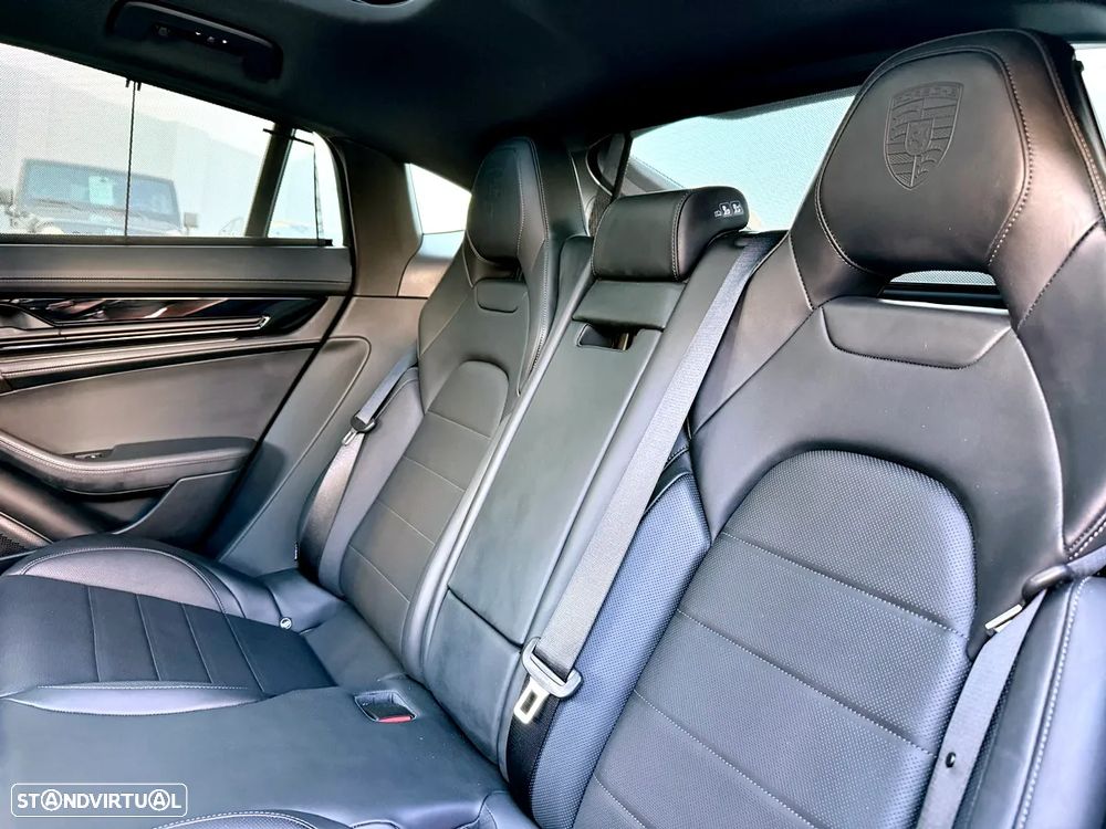 Porsche Panamera 4 E-Hybrid - 30