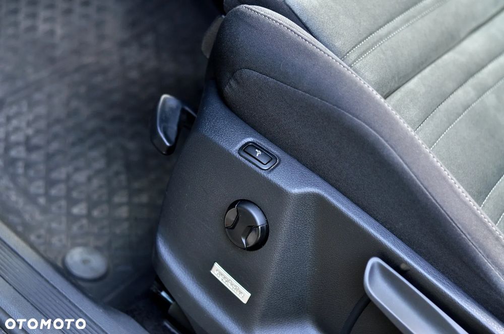 Volkswagen Touran 2.0 TDI SCR DSG Highline - 33