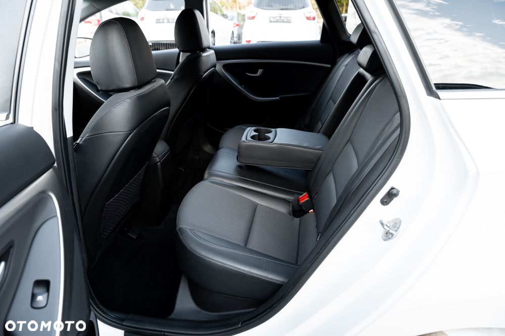 Hyundai i30 i30cw 1.6 Trend - 21