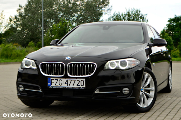 BMW Seria 5 525d xDrive Touring Sport-Aut