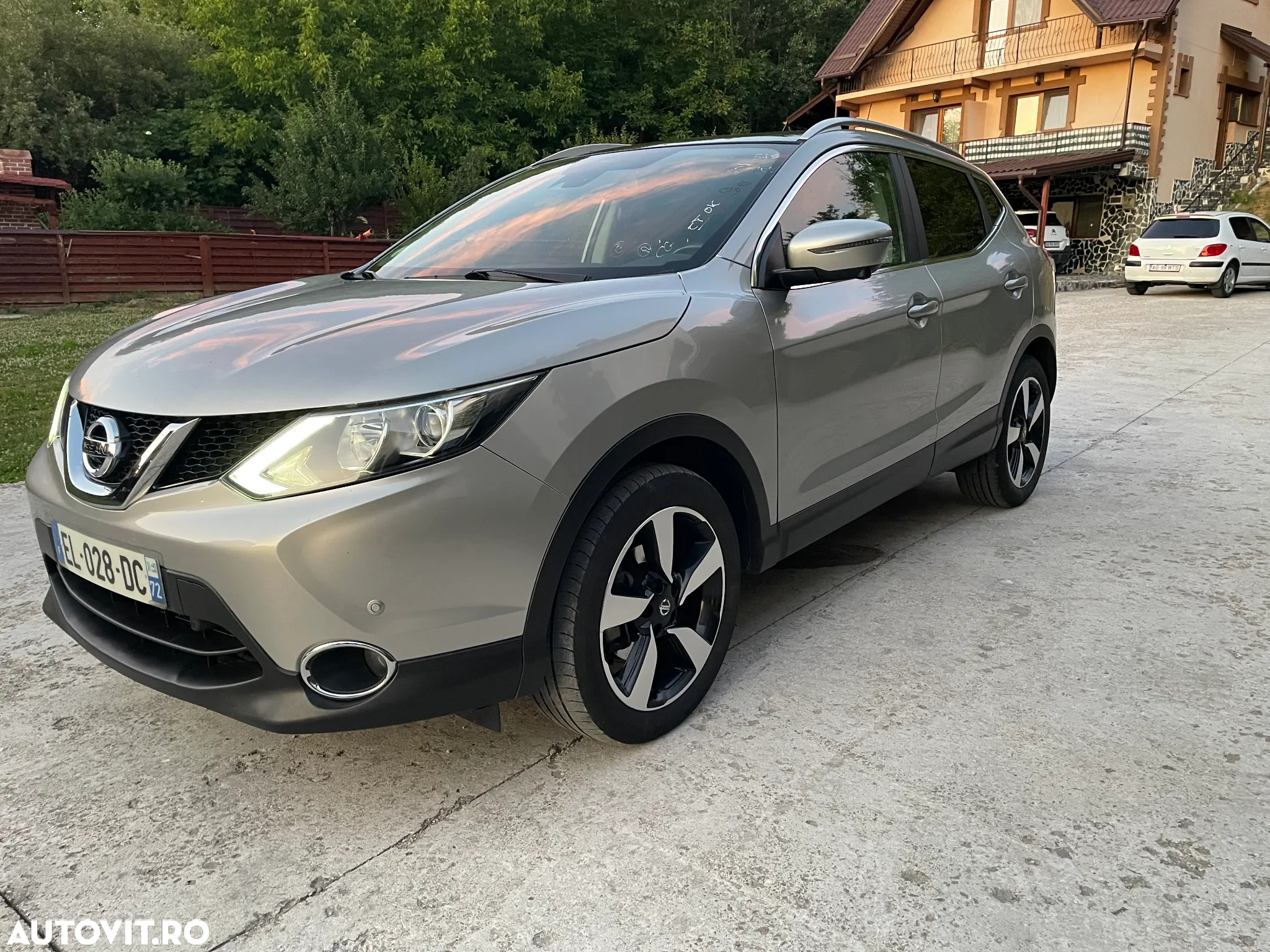 Nissan Qashqai 1.6 DCI Start/Stop X-TRONIC Tekna - 35