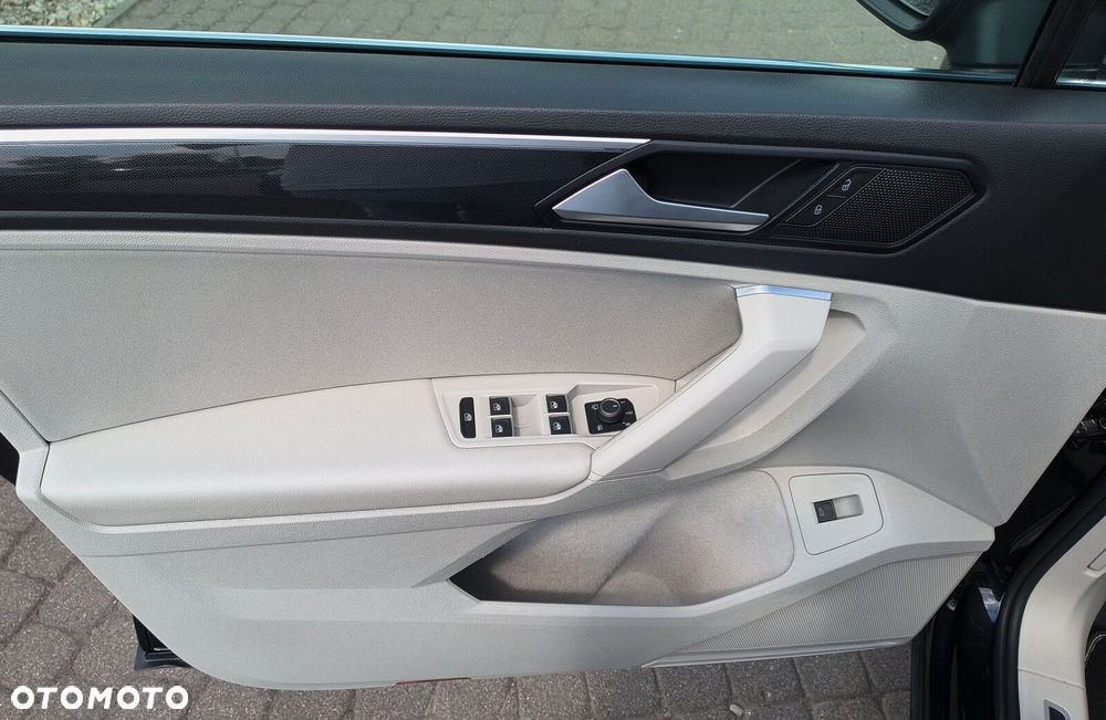 Volkswagen Tiguan 2.0 TDI SCR 4Mot Elegance DSG - 25