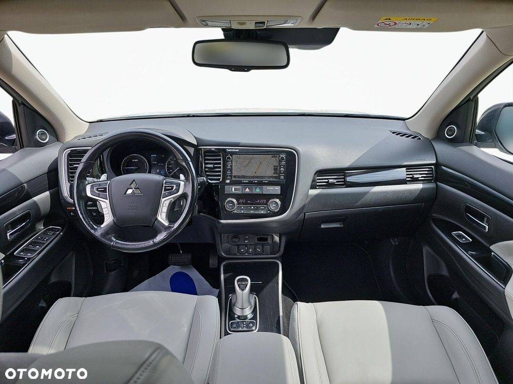 Mitsubishi Outlander - 31
