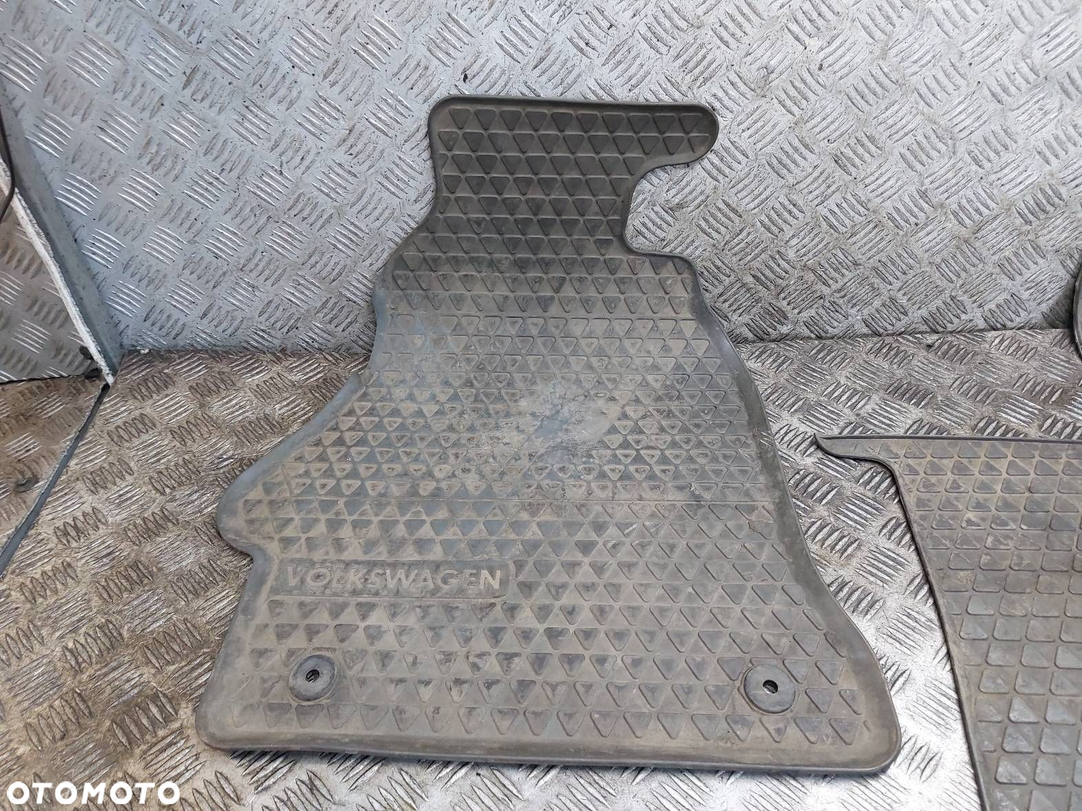 DYWANIKI KOMPLET ORYGINAŁ VOLKSWAGEN LT 46 2D1061501A - 2