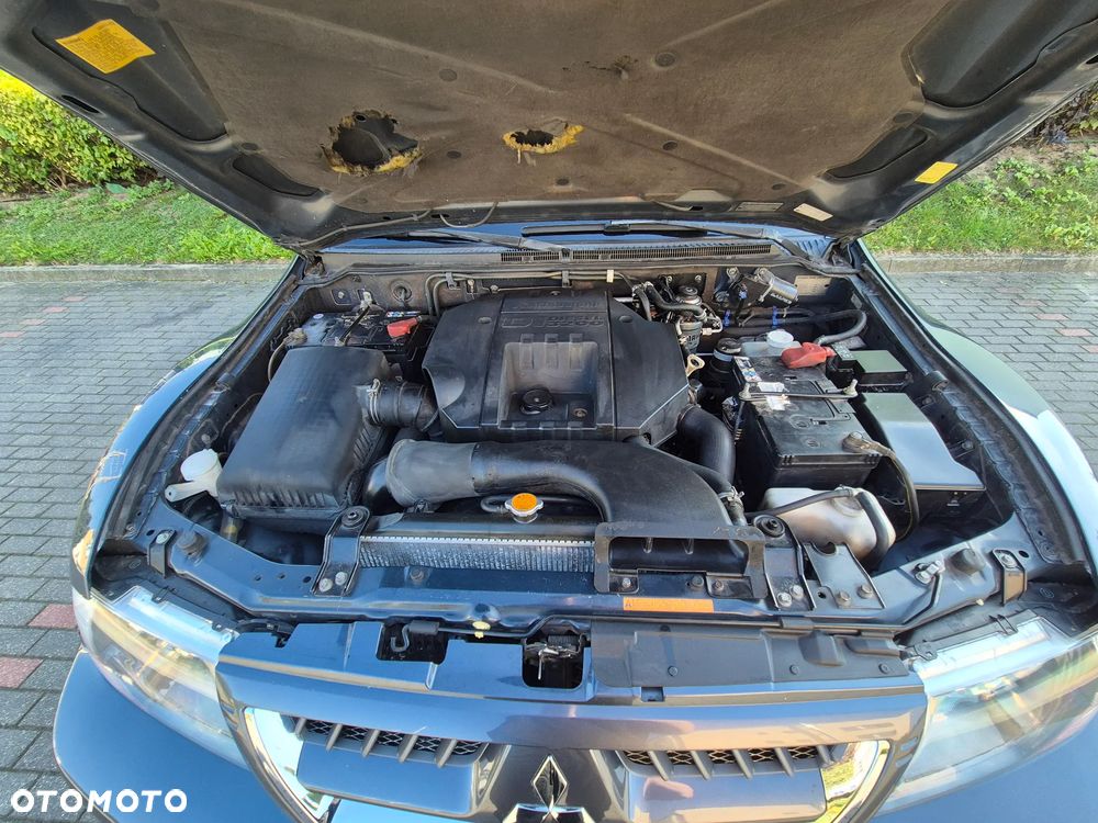 Mitsubishi Pajero - 21