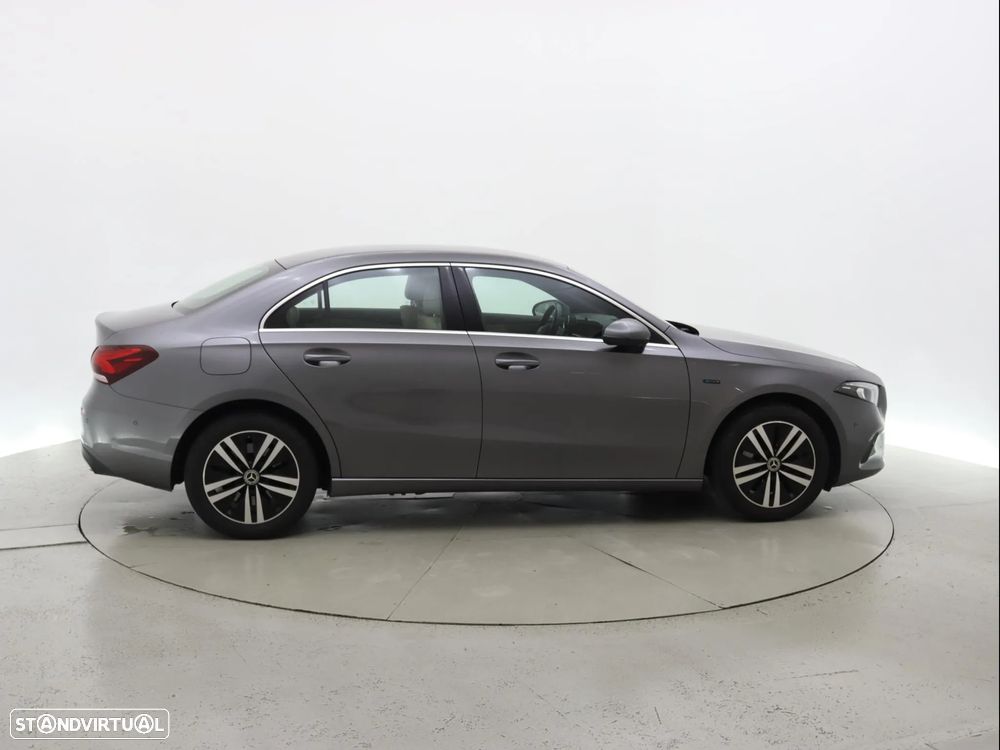Mercedes-Benz A 250 e Progressive - 8