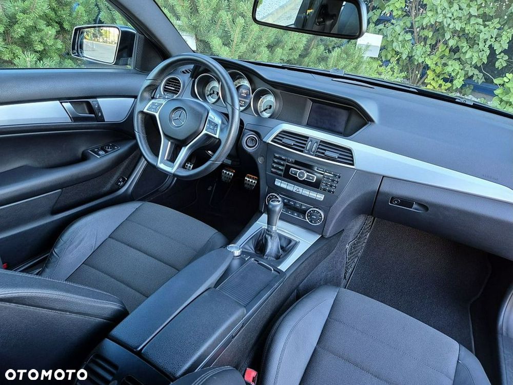 Mercedes-Benz Klasa C 180 CGI BlueEff - 11
