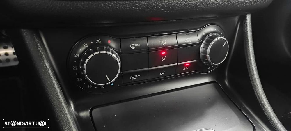 Mercedes-Benz CLA 180 d Shooting Brake AMG Line - 35