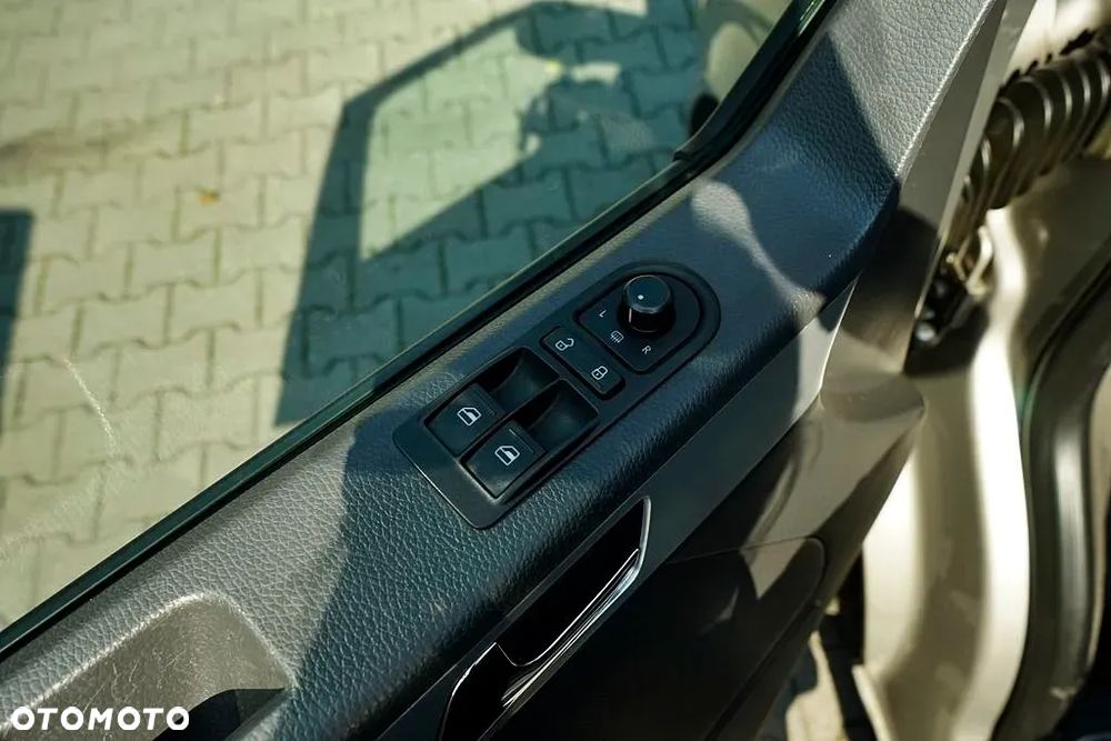 Volkswagen Multivan - 16