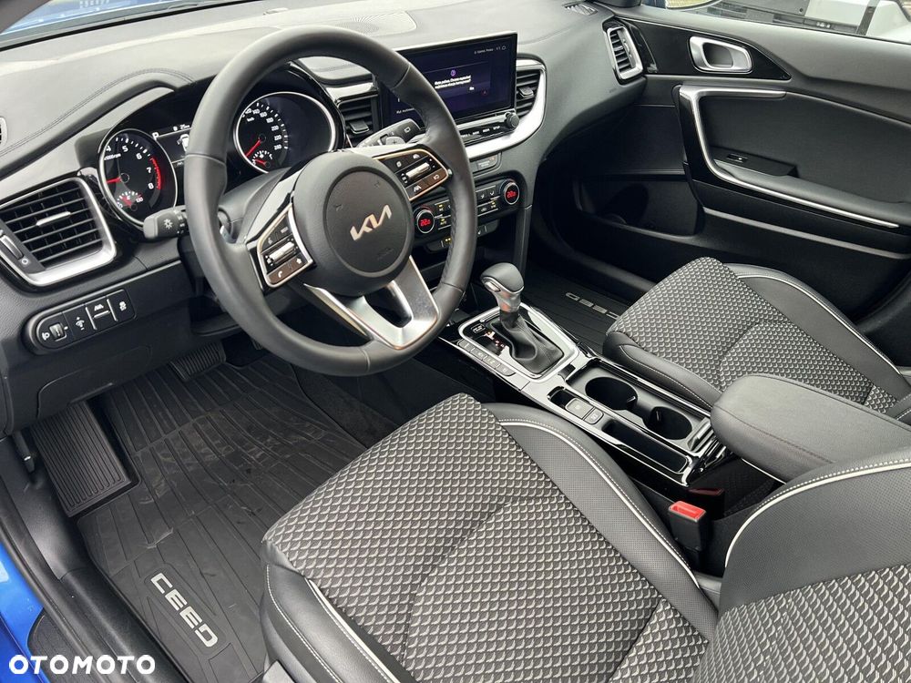 Kia Ceed - 11