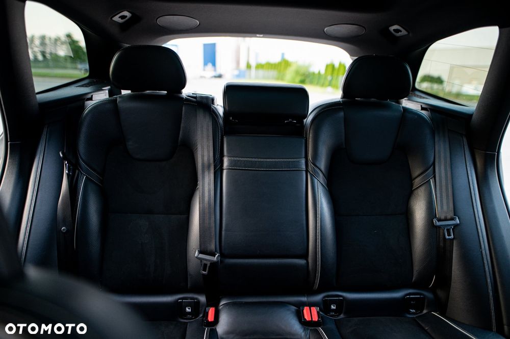 Volvo XC 60 D5 AWD Geartronic RDesign - 11