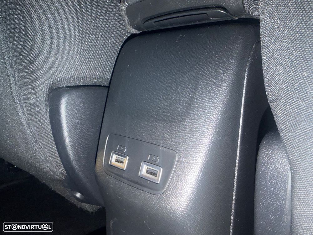 Peugeot e-208 - 53