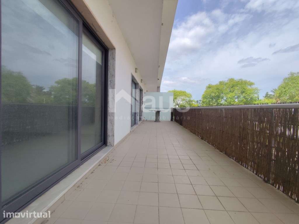 T3 com varanda Garagem e 1 lugar de parqueamento - Vila Serena - Grande imagem: 2/24