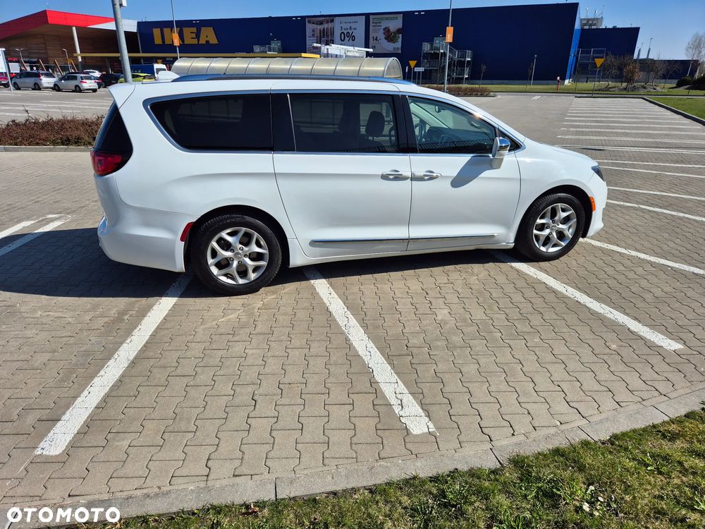 Chrysler Pacifica - 4