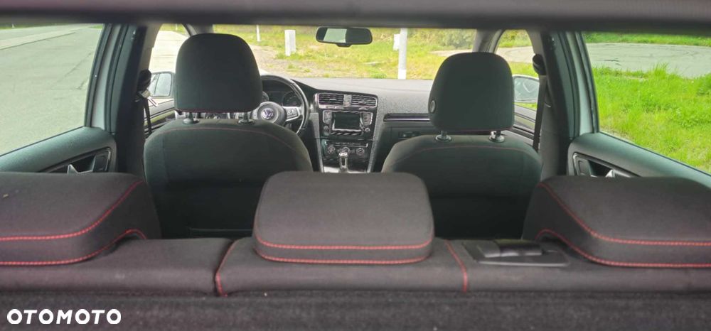 Volkswagen Golf - 6