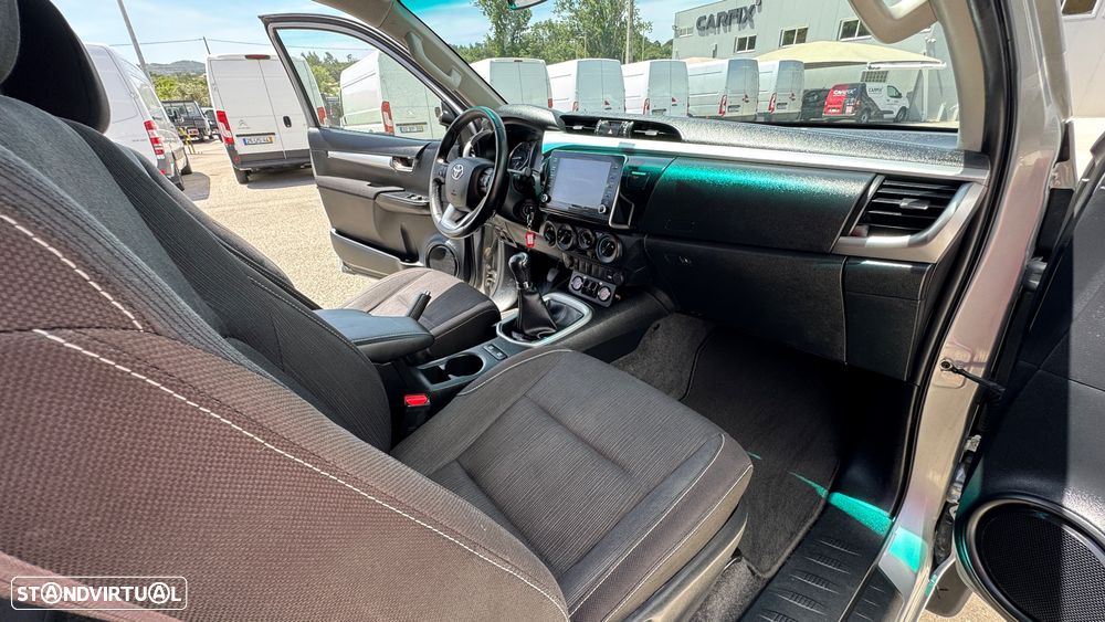 Toyota Hilux 2.4 D-4D 4WD CE Trial - 32