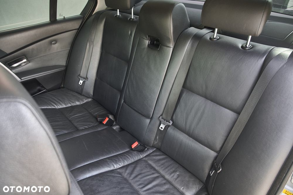 BMW Seria 5 525i - 27