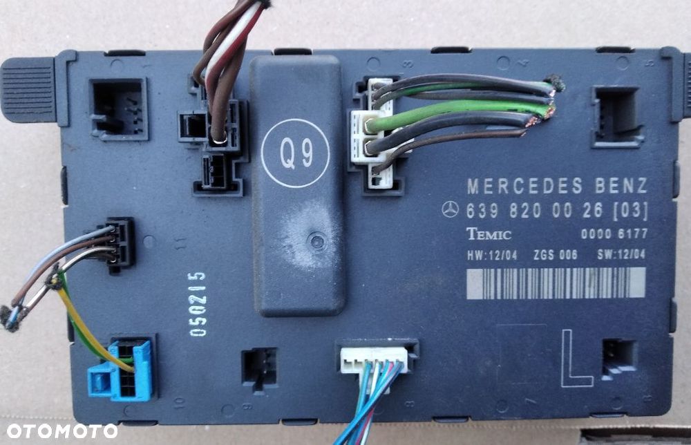 Mercedes Vito W639 W 639 moduł drzwi 6398200026