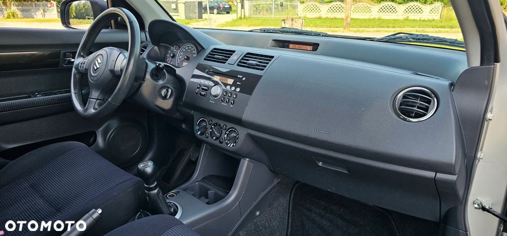 Suzuki Swift 1.3 4x4 Comfort - 32