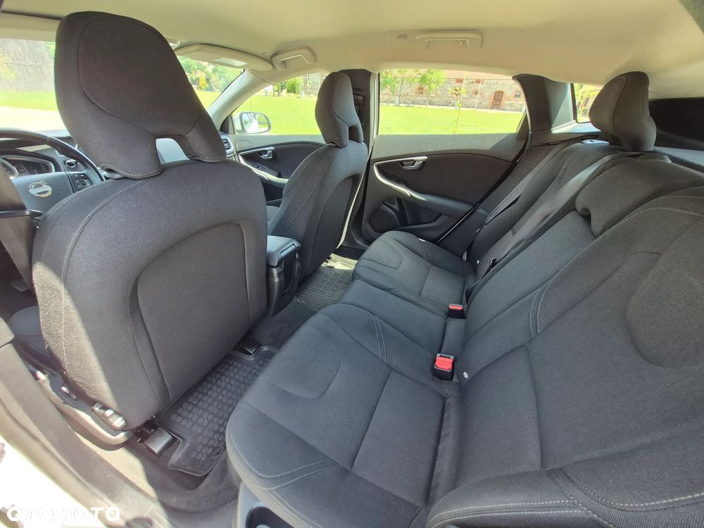 Volvo V40 D2 Momentum - 25