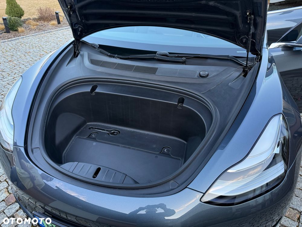 Tesla Model 3 - 12