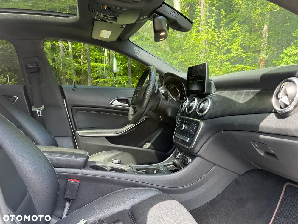 Mercedes-Benz CLA 250 4Matic 7G-DCT Peak Edition - 11