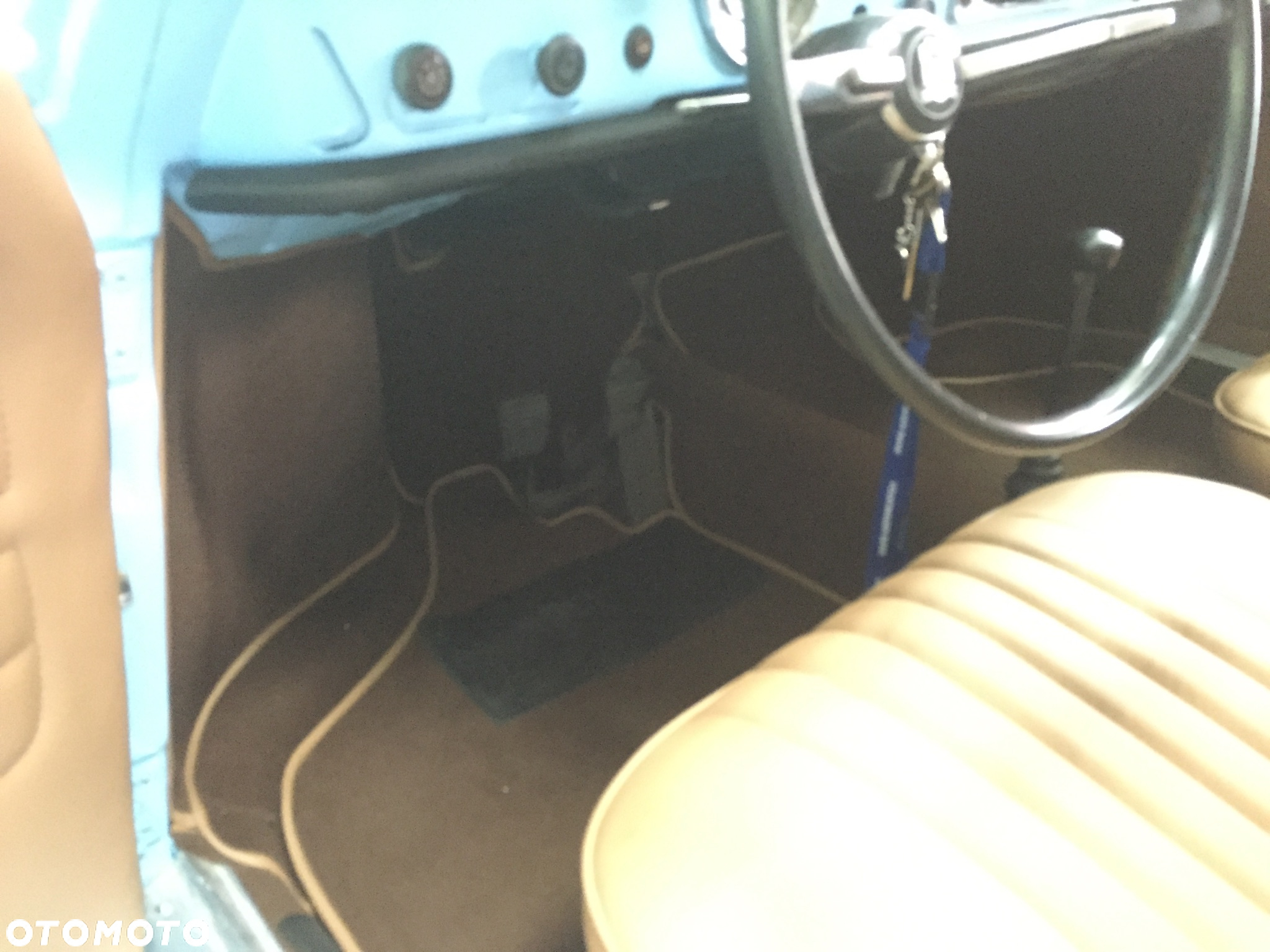 Volkswagen Karmann Ghia - 11