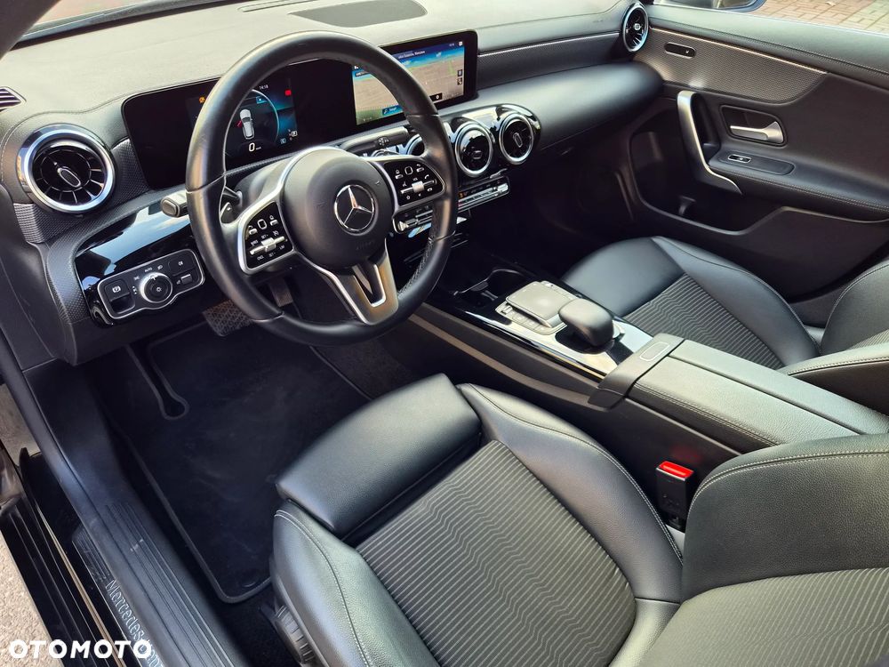 Mercedes-Benz CLA 180 Progressive 7G-DCT - 11