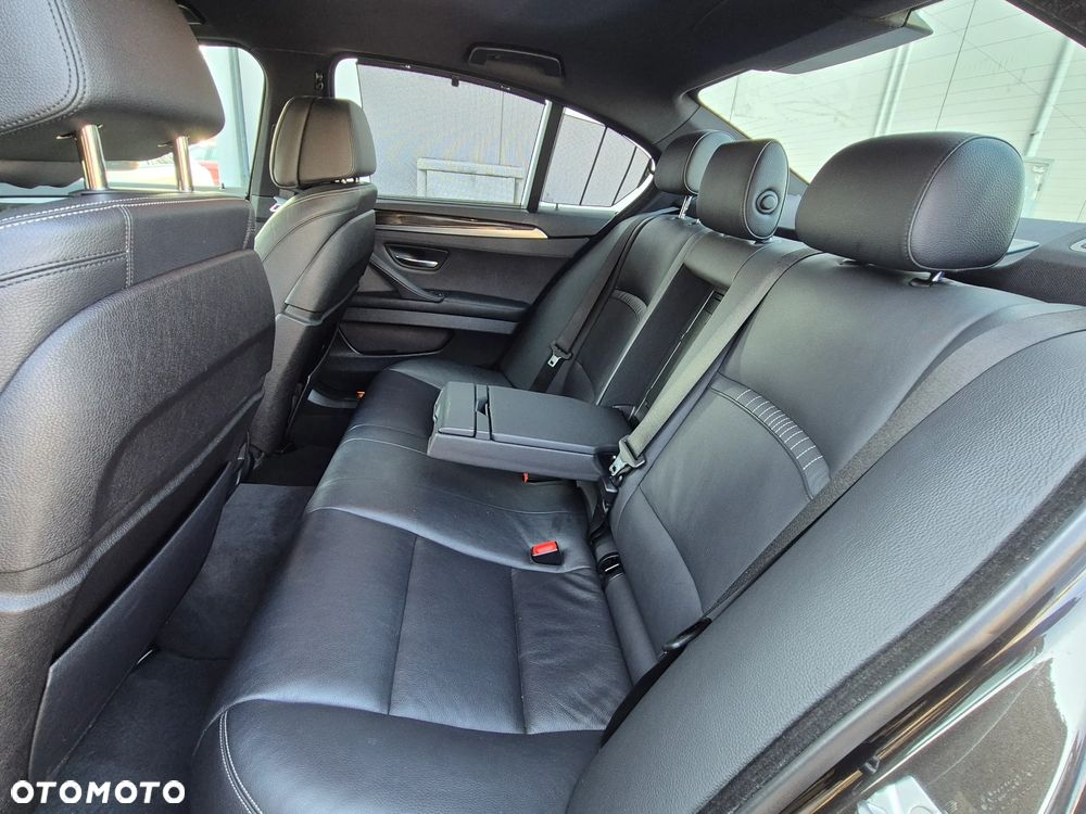 BMW Seria 5 520i Luxury Line - 28