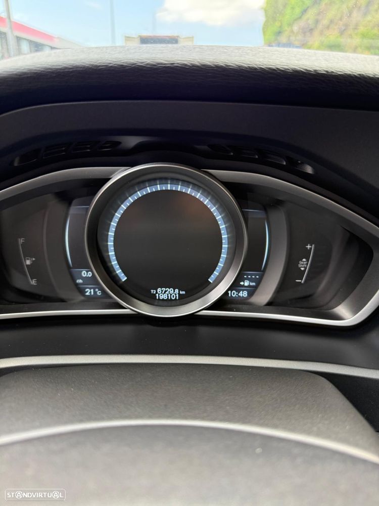 Volvo V40 Cross Country - 12
