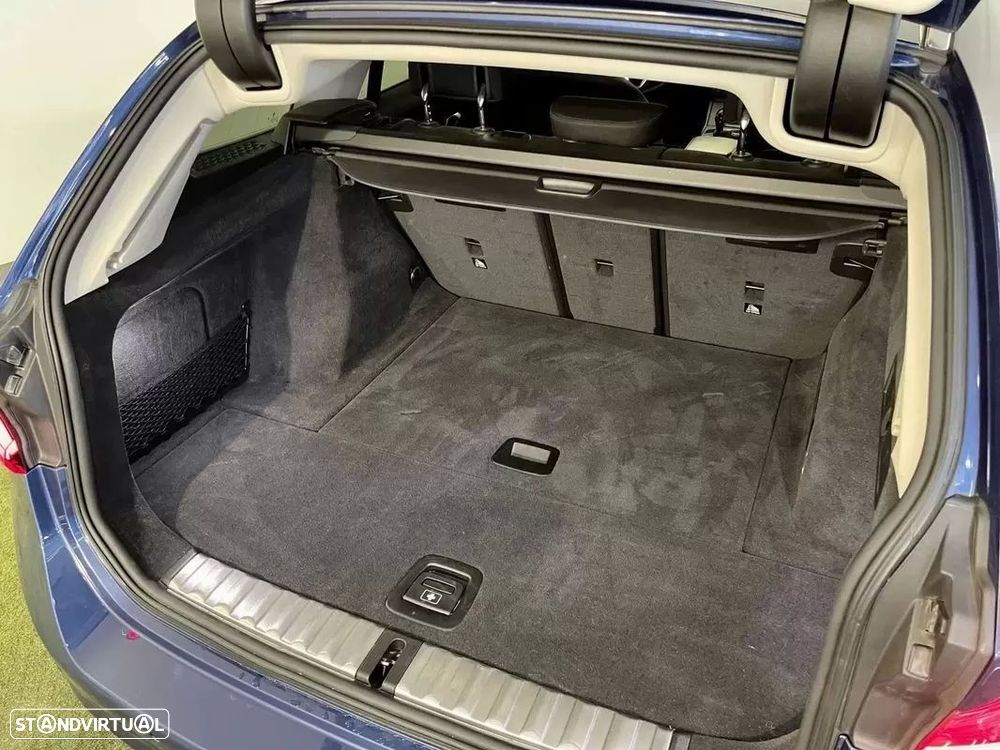 BMW 318 d Auto - 33