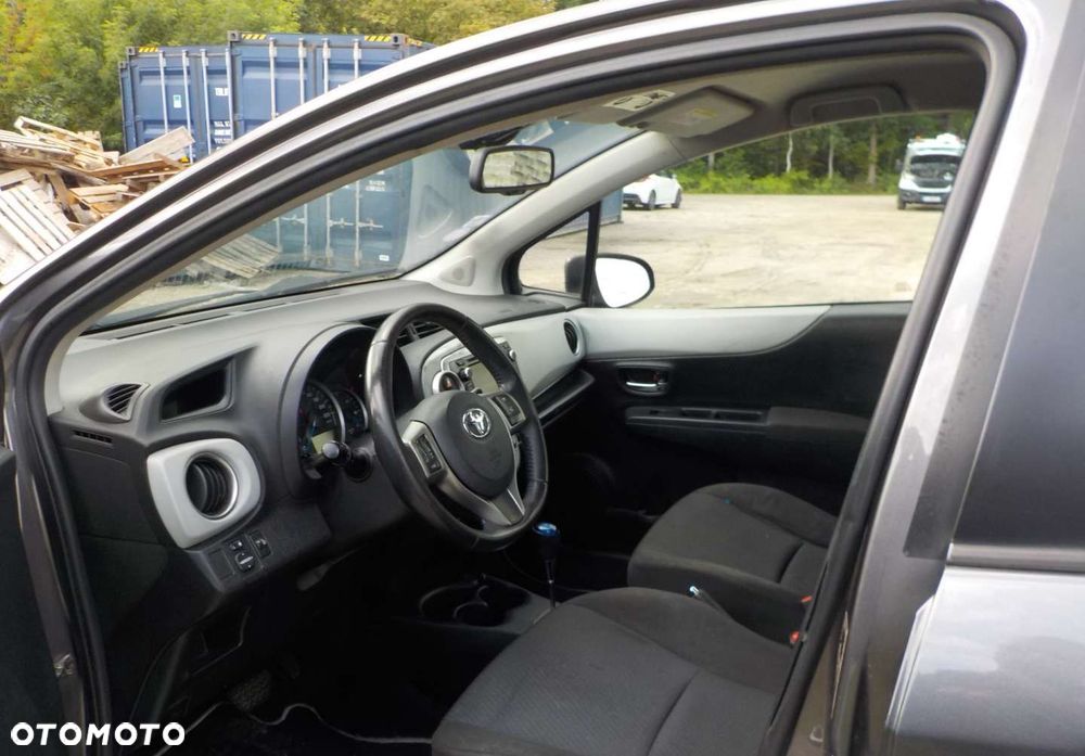 Toyota Yaris Hybrid 100 Dynamic EU6 - 24