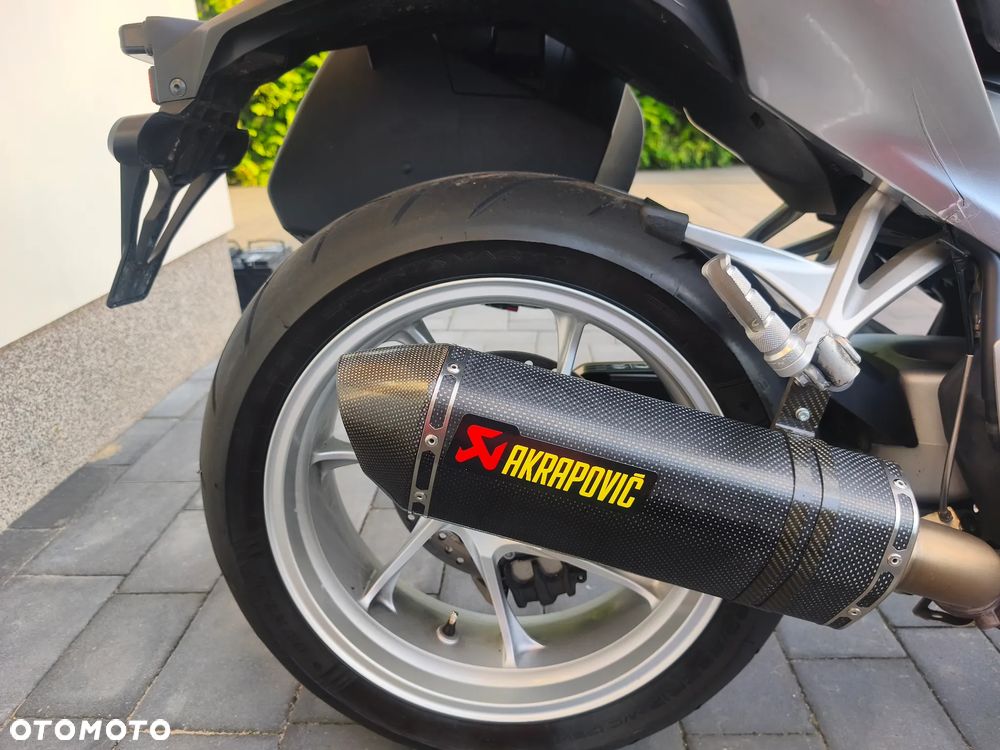 Honda VFR - 12