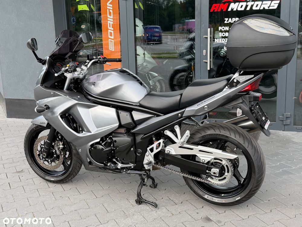 Suzuki GSX - 28