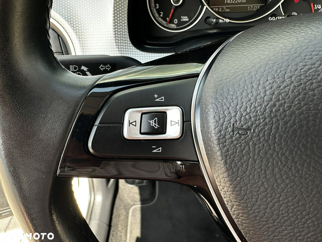 Volkswagen up! TSI high - 18