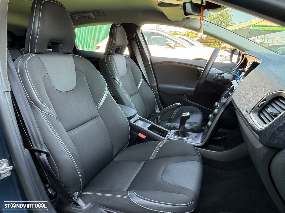 Volvo V40 2.0 D3 Momentum - 21