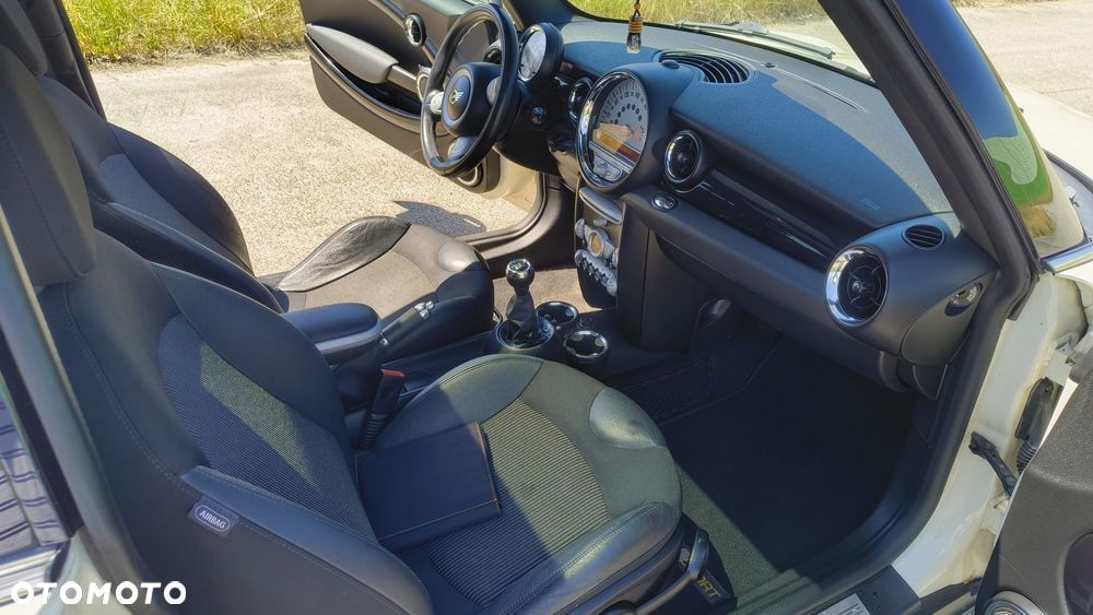 MINI Cooper Standard - 11