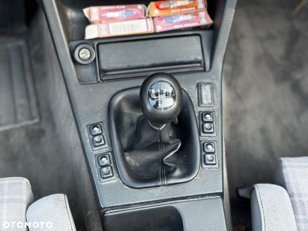 BMW Seria 3 318i - 32