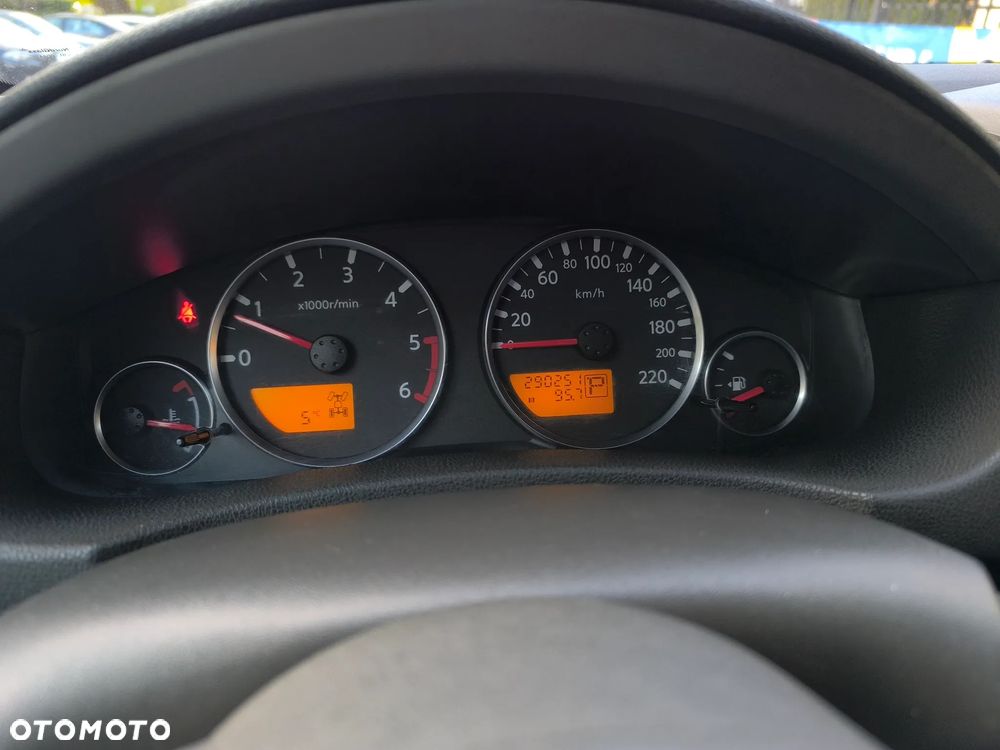 Nissan Pathfinder 2.5 D LE - 32