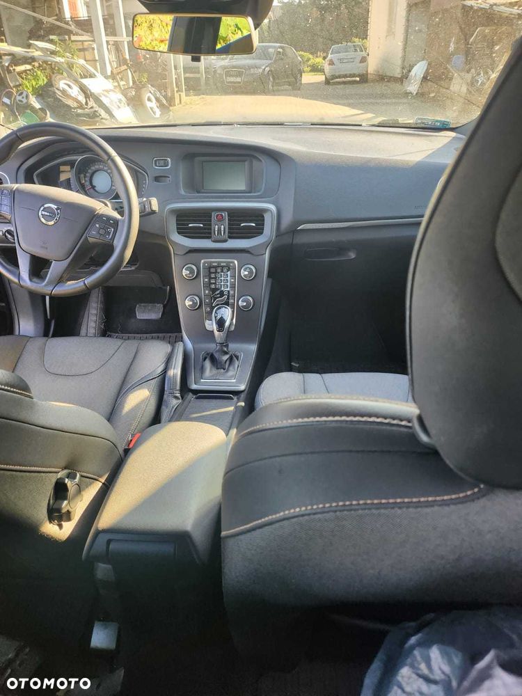 Volvo V40 Cross Country - 8