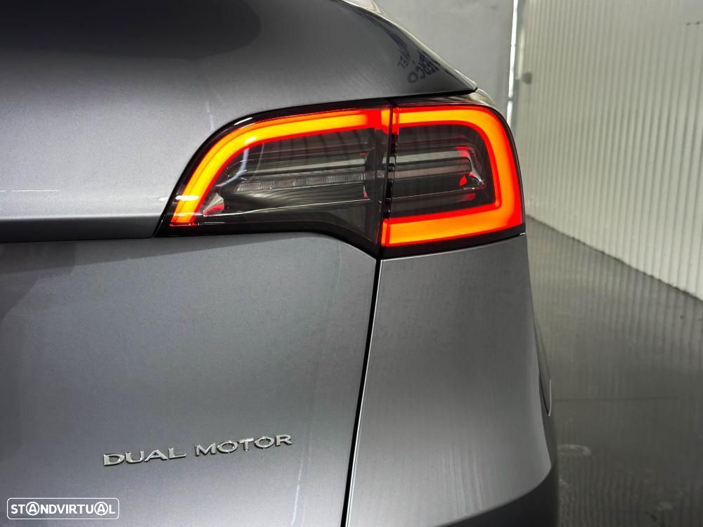 Tesla Model Y Long Range Dual Motor AWD - 57