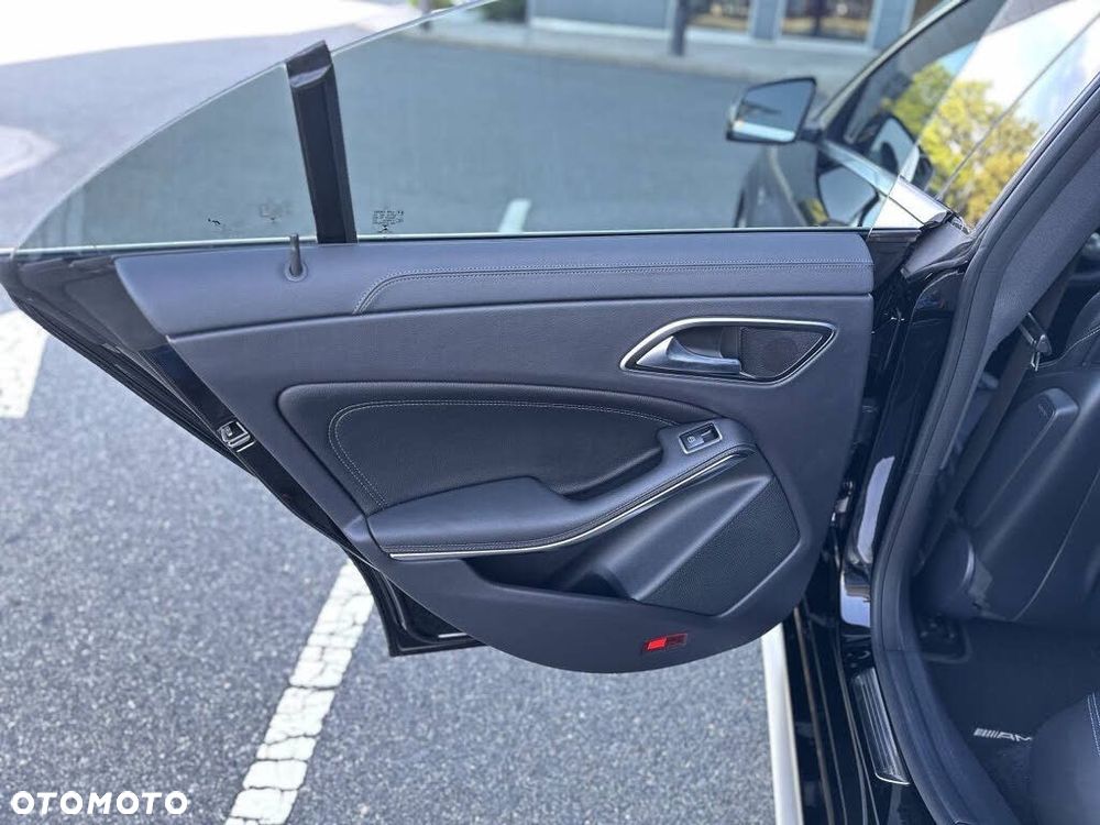Mercedes-Benz CLA 45 AMG 4Matic 7G-DCT - 15
