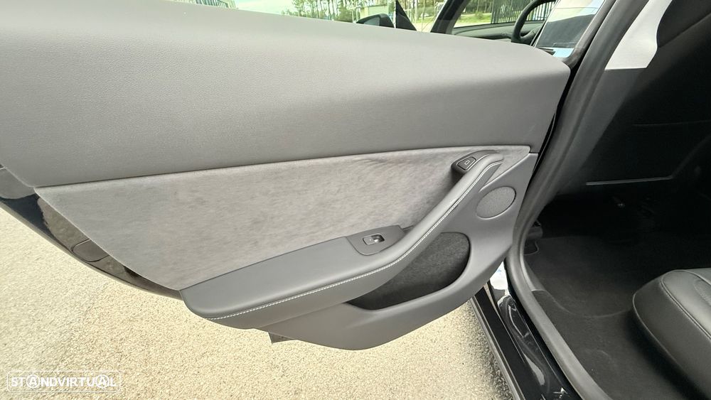 Tesla Model Y Performance Dual Motor AWD - 15