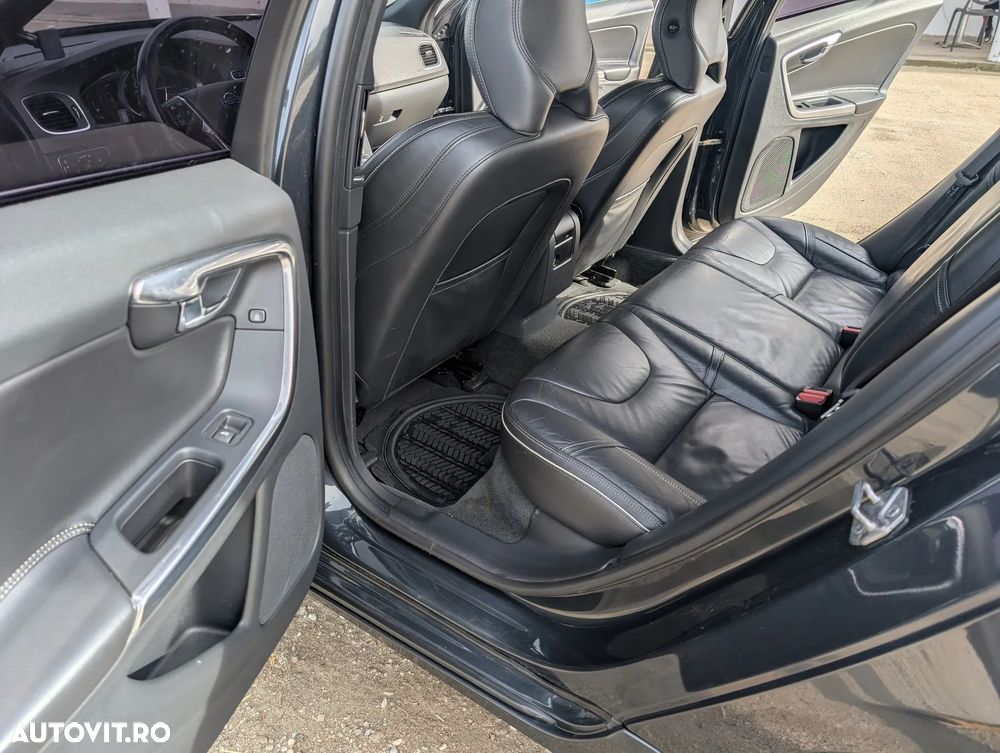 Volvo V60 D5 AWD Geartronic RDesign - 22
