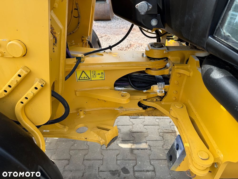 Caterpillar 907H - 16