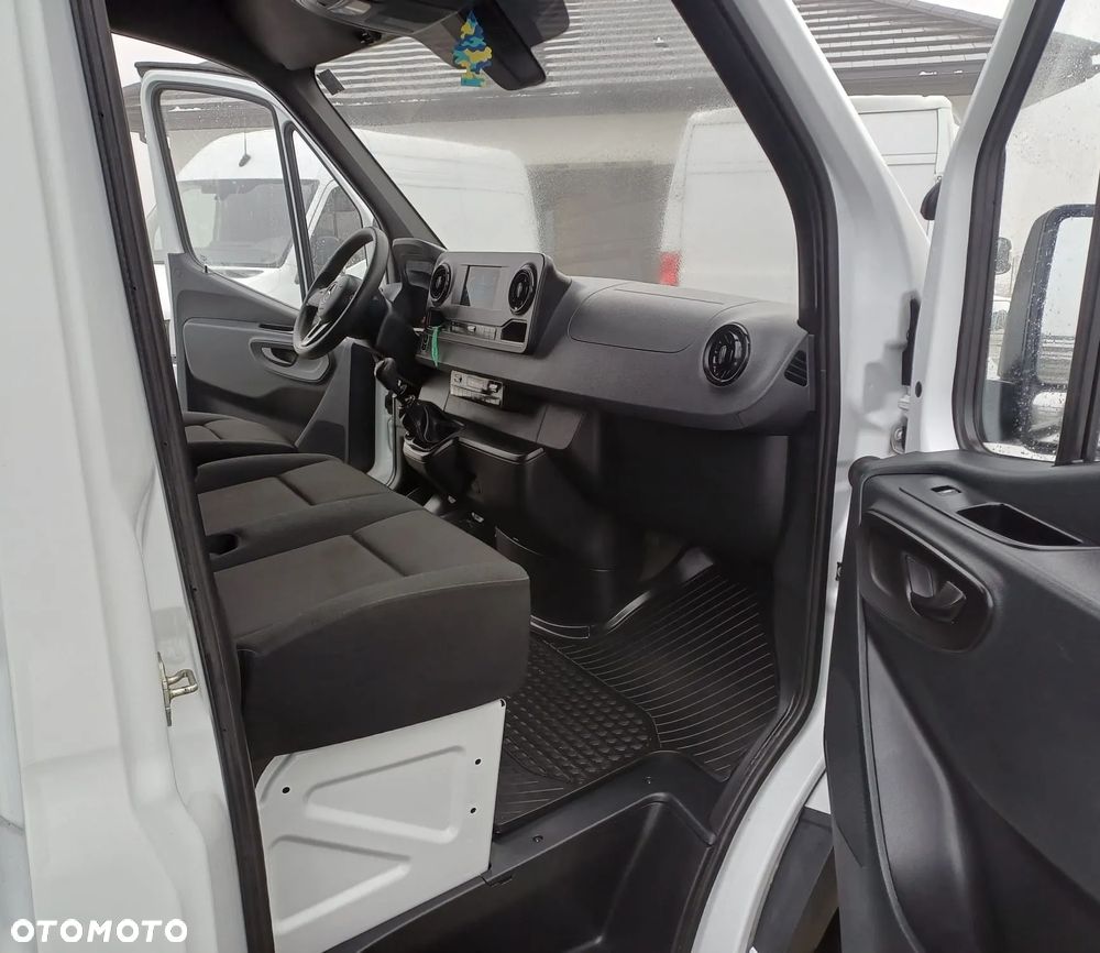 Mercedes-Benz Sprinter - 9