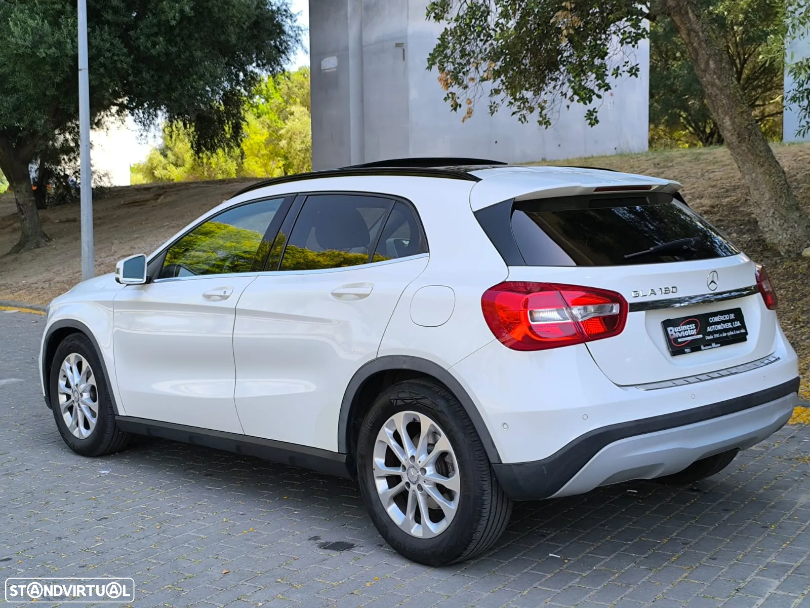 Mercedes-Benz GLA 180 7G-DCT UrbanStyle Edition - 3