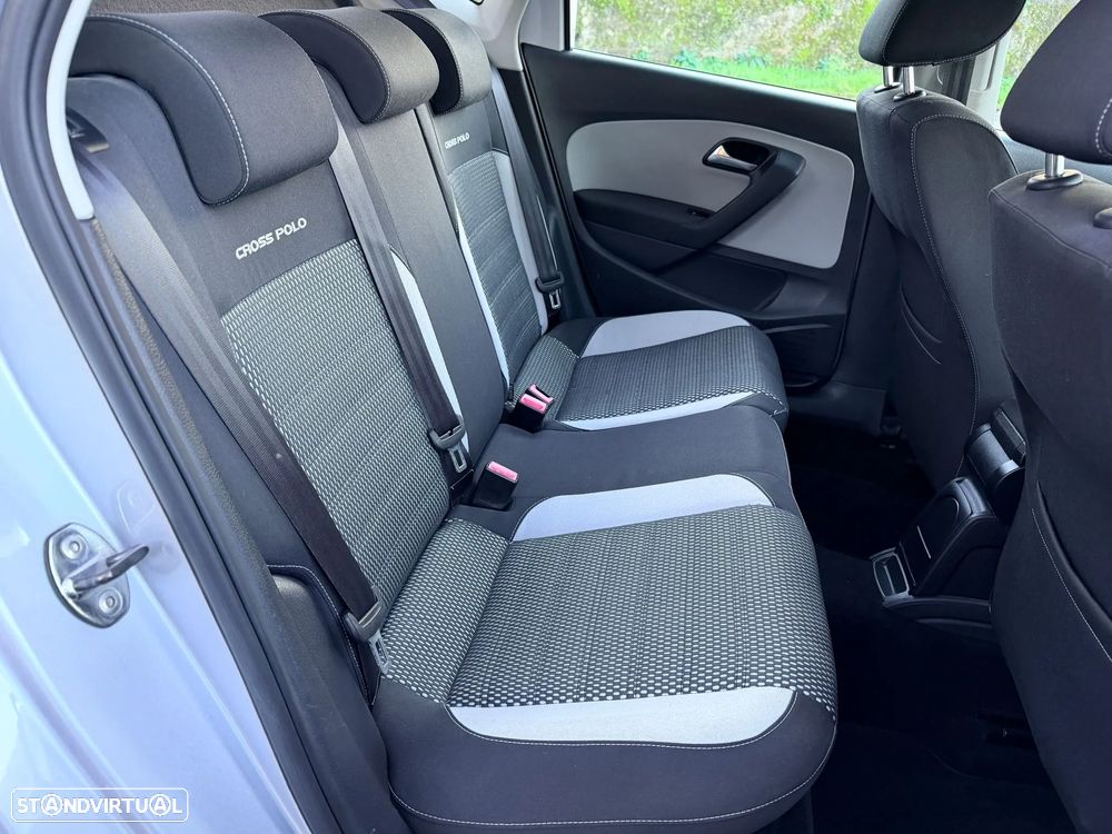 VW Polo 1.6 TDI Confortline BlueMotion - 16